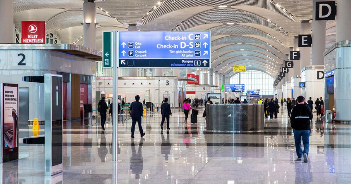 Aeropuerto de Estambul - Mejora de la experiencia de los pasajeros del  aeropuerto con control de temperatura sin contacto | MOBOTIX AG