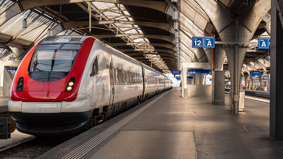 Zug am Gleis, Hauptbahnhof